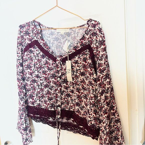 NWT Love Stitch Boho Bell Sleeve Lace Detail Top Small - Picture 5 of 16